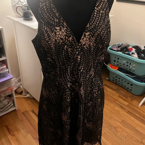 Dress the Population Dresses & Skirts - Flattering black and nude dress